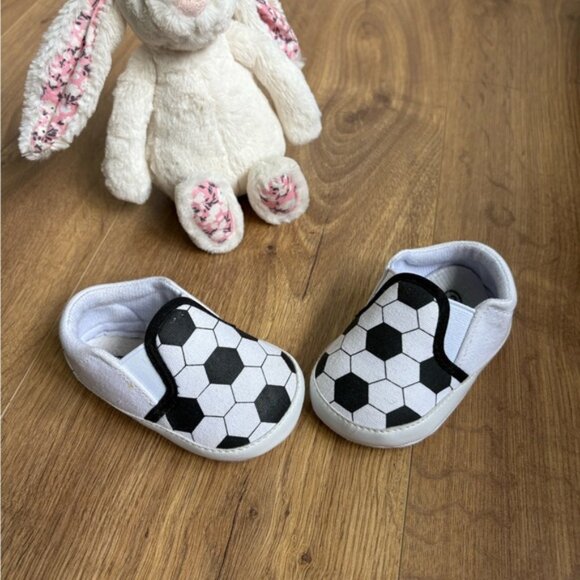 ⚽️Soccer Pattern Kids Slip-On Shoes - Black and White - Picture 3 of 5